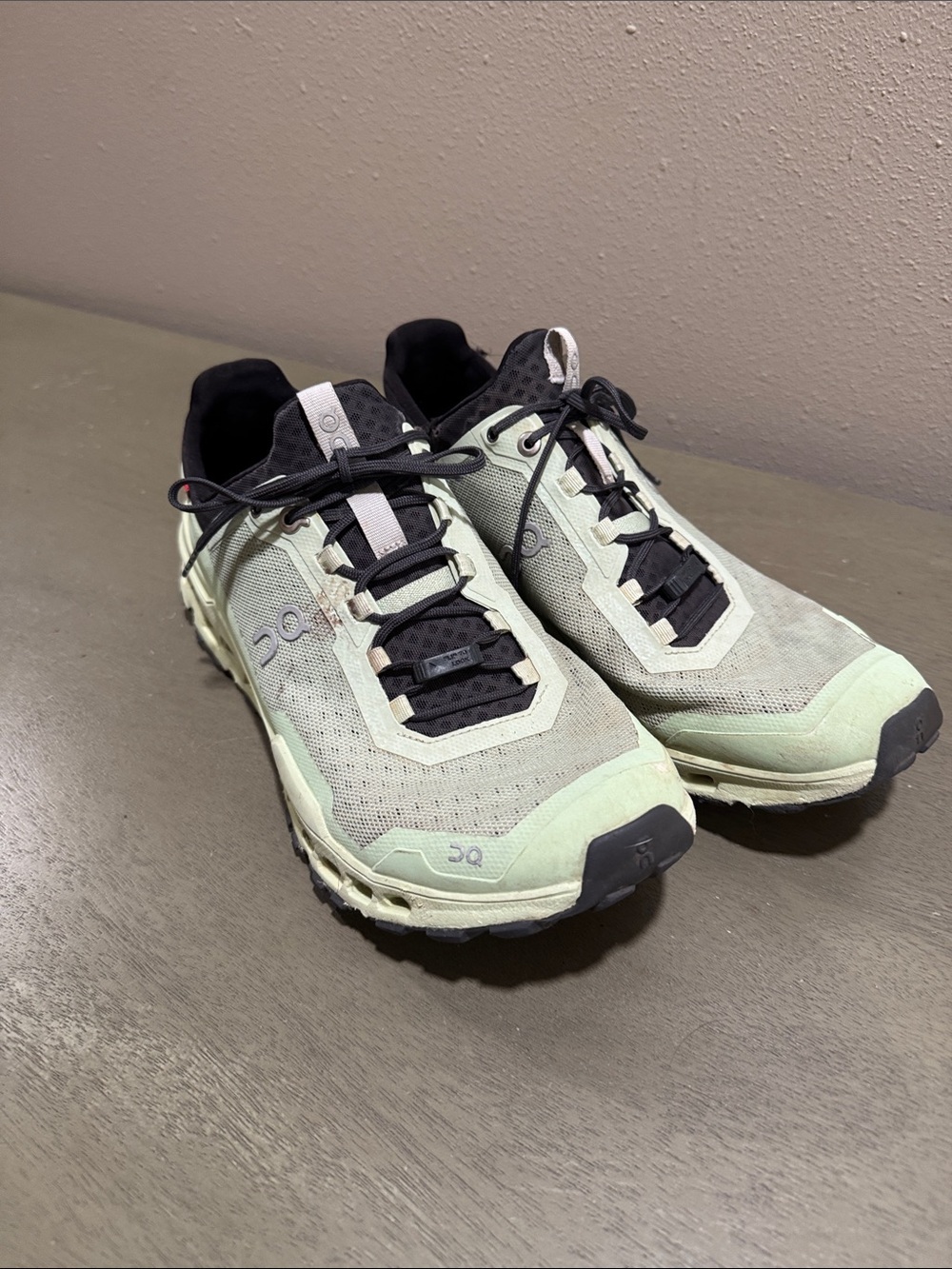 On Running Women's Trail Shoes in Mint and Black size 10.5